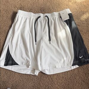 Nike White and Black Mesh Basketball Shorts Size XL NWT